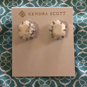 SOLD🔴Howlite Morgans✨